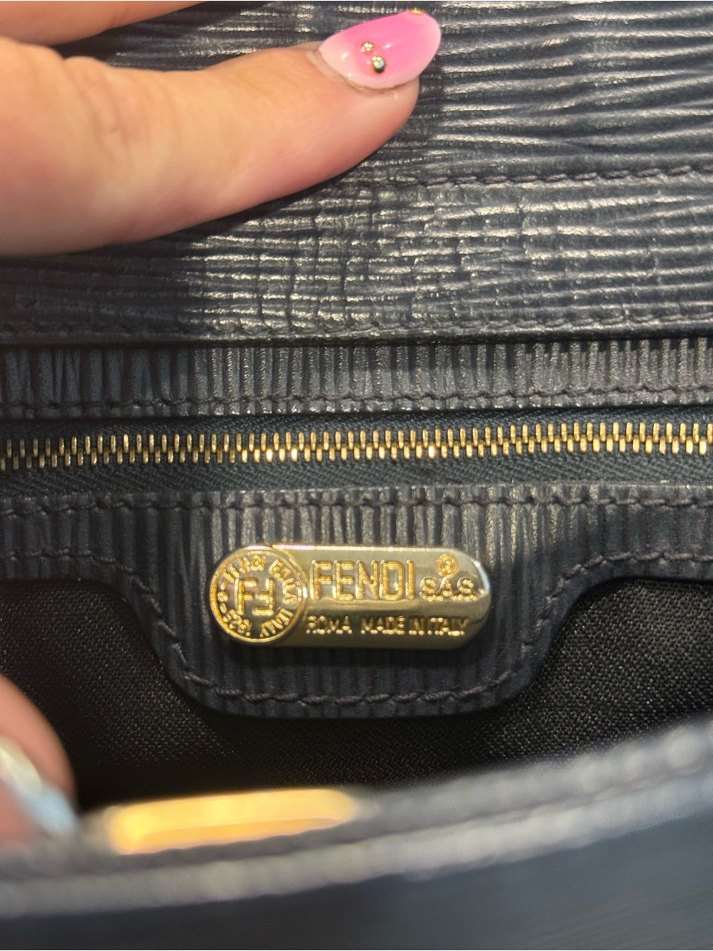 Fendi Vintage Epi Leather Bag, Beautiful Condition! - Picture 10 of 12